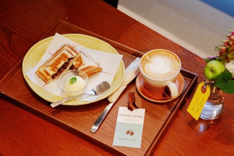 單手插腰沖咖啡,日本咖啡大叔:「這樣才帥氣!」 (內有影片請點我) DOMO CAFE實景 (3).jpg