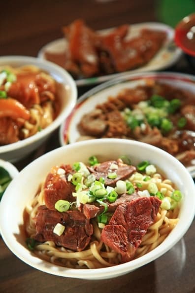 好吃無法忘懷,5間30年以上元老級牛肉麵在這 https://cc.tvbs.com.tw/img/program/_data/i/upload/2017/08/04/20170804164746-76a75451-me.jpg