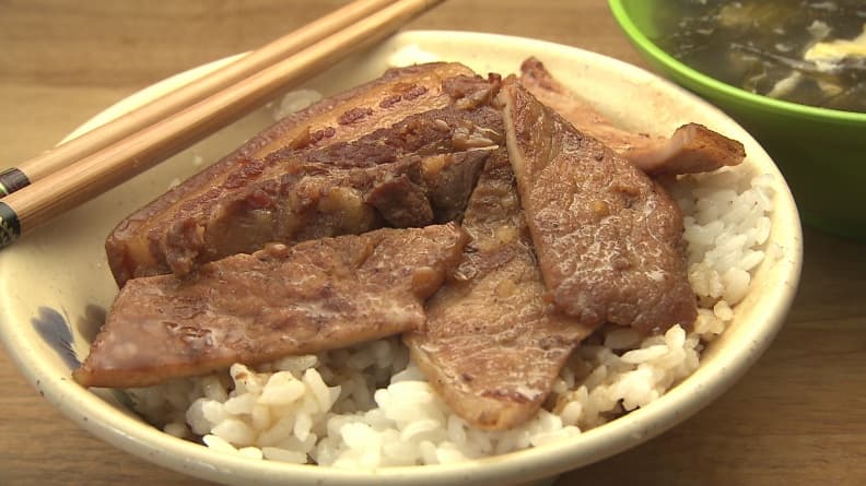CP值紫爆!人氣老店必點炭火燒肉飯 4.jpg