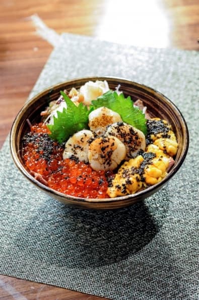 吃一口雲霧飄渺生魚片 形意料理噱頭足 A0564021.jpg