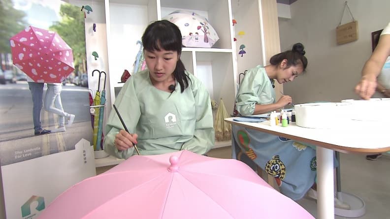 打卡新熱點!彩虹傘之樹、彩繪雨傘DIY 2.jpg