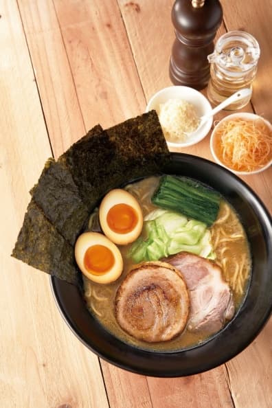 日本最新彈!拉麵店秋冬限定款,竟是中華「雞」料理! 橫濱家系豚骨拉麵.jpg