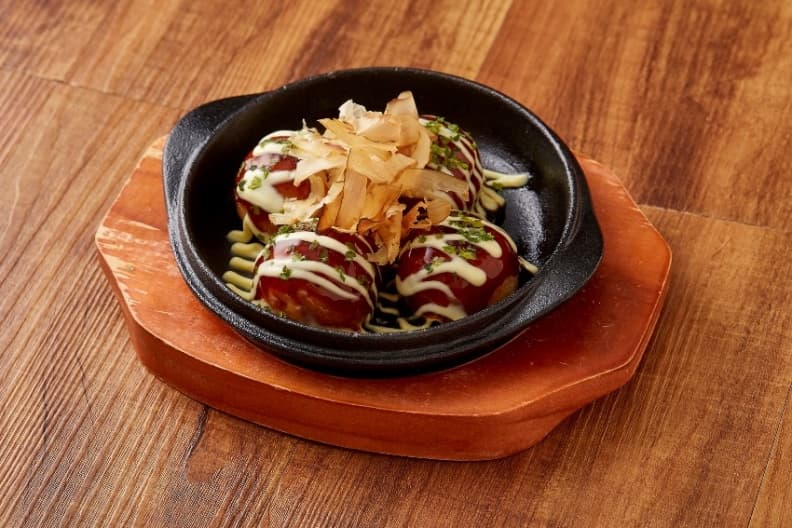 日本最新彈!拉麵店秋冬限定款,竟是中華「雞」料理! 鐵板酥炸章魚燒.jpg