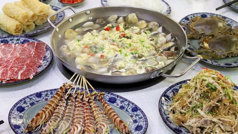 要滿出來了!超浮誇「卜卜蜆鍋」「冬瓜粥鍋」 這麼吃爽度一百
