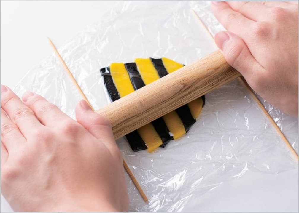 捨不得吃下肚!「超萌菠蘿麵包」3步驟秒上手,呆萌熊熊、小蜜蜂造型洗版IG 捨不得吃下肚!「超萌菠蘿麵包」3步驟秒上手,呆萌熊熊、小蜜蜂造型洗版IG