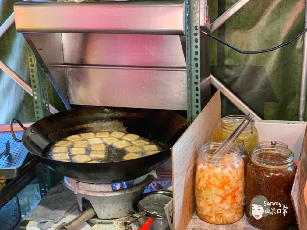多達19種口味!超有哏臭豆腐必點招牌「布丁百香果」,勇者快挑戰噴汁巧克力 多達19種口味!超有哏臭豆腐必點招牌「布丁百香果」,勇者快挑戰噴汁巧克力