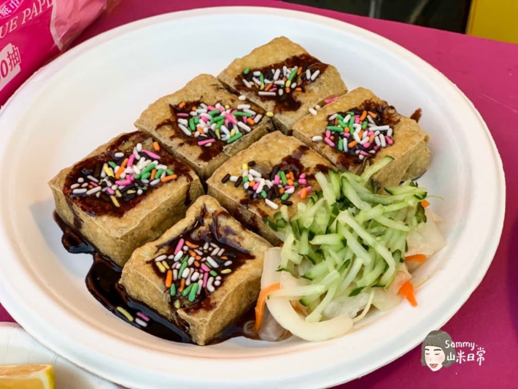 多達19種口味!超有哏臭豆腐必點招牌「布丁百香果」,勇者快挑戰噴汁巧克力 多達19種口味!超有哏臭豆腐必點招牌「布丁百香果」,勇者快挑戰噴汁巧克力