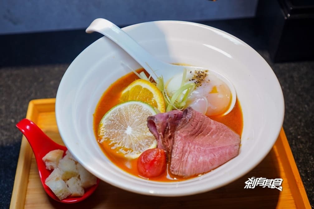 【新開店】拉麵控快收!獨門「牛骨拉麵」香氣超濃郁,「香料咖哩飯」加自製辣油更對味 【新開店】拉麵控快收!獨門「牛骨拉麵」香氣超濃郁,「香料咖哩飯」加自製辣油更對味