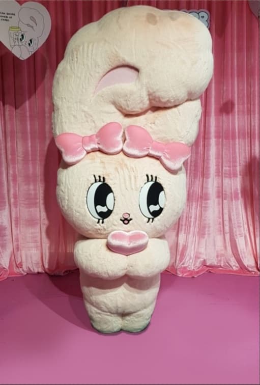韓國最粉嫩兔兔登台!「Esther Bunny艾絲樂小兔限定店」1.8公尺巨型公仔先打卡 韓國最粉嫩兔兔登台!「Esther Bunny艾絲樂小兔限定店」1.8公尺巨型公仔先打卡