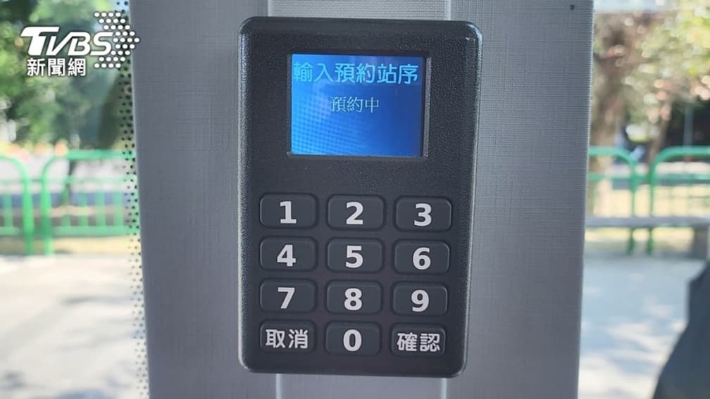 公車驚見神祕黑盒子!內行人曝功能及使用方法,網友嗨:高科技好讚 公車驚見神祕黑盒子!內行人曝功能及使用方法,網友嗨:高科技好讚