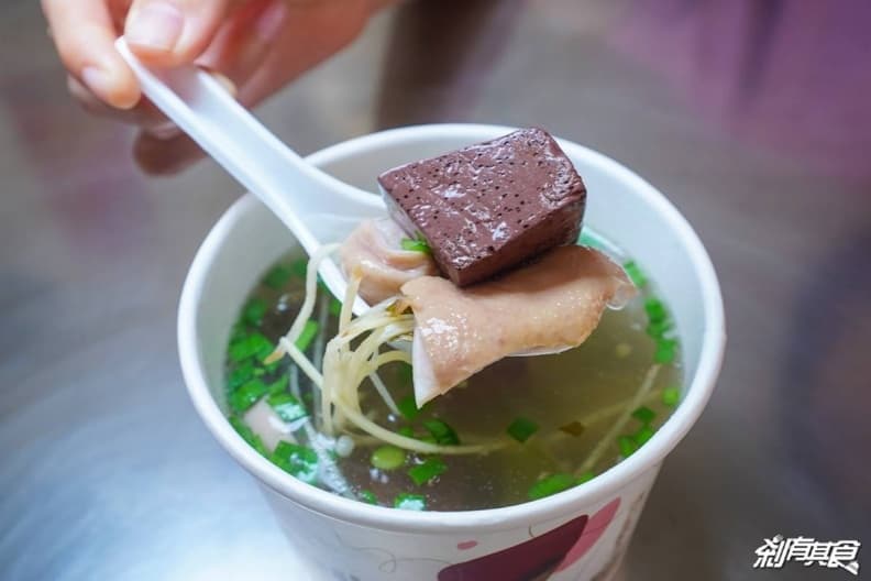 台中經典老店!「巨無霸排骨」先滷後炸超軟嫩,獨門「韭菜辣椒」老饕必加爆 台中經典老店!「巨無霸排骨」先滷後炸超軟嫩,獨門「韭菜辣椒」老饕必加爆