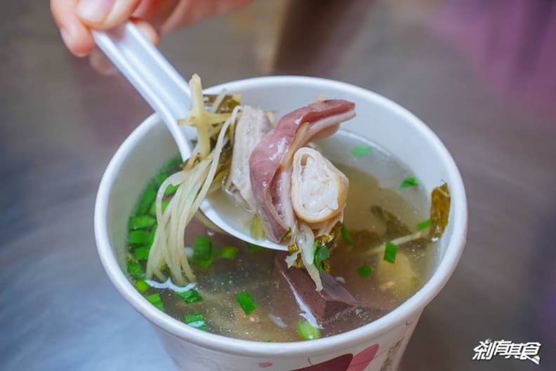台中經典老店!「巨無霸排骨」先滷後炸超軟嫩,獨門「韭菜辣椒」老饕必加爆 台中經典老店!「巨無霸排骨」先滷後炸超軟嫩,獨門「韭菜辣椒」老饕必加爆