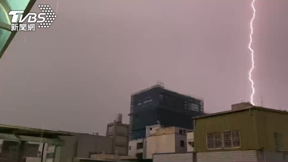 颱風「瑪娃」最快明晚生成!專家曝對台影響,雷雨胞不斷生成集中在桃、竹 颱風「瑪娃」最快明晚生成!專家曝對台影響,雷雨胞不斷生成集中在桃、竹