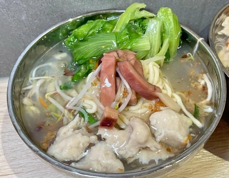 新竹人從小吃到大!市場老牌「排隊魷魚羹」強勢回歸,加料+10元配料多1倍 新竹人從小吃到大!市場老牌「排隊魷魚羹」強勢回歸,加料+10元配料多1倍