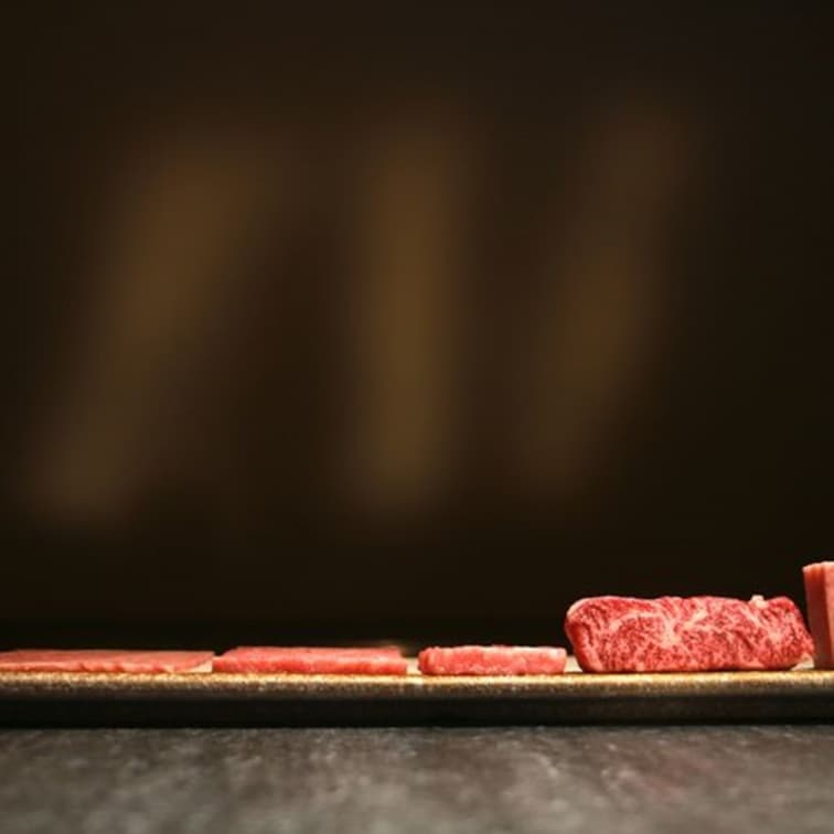 日本燒肉新境界!「燒肉擔當」滷肉飯竟有大塊日本和牛,還提供專人桌邊服務 日本燒肉新境界!「燒肉擔當」滷肉飯竟有大塊日本和牛,還提供專人桌邊服務