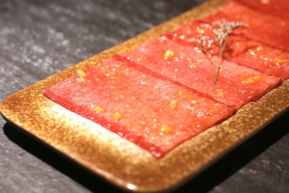 日本燒肉新境界!「燒肉擔當」滷肉飯竟有大塊日本和牛,還提供專人桌邊服務 日本燒肉新境界!「燒肉擔當」滷肉飯竟有大塊日本和牛,還提供專人桌邊服務
