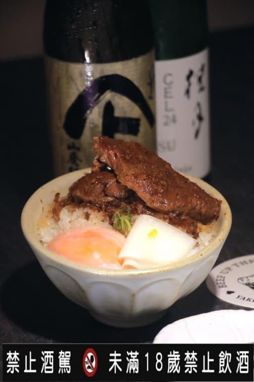 日本燒肉新境界!「燒肉擔當」滷肉飯竟有大塊日本和牛,還提供專人桌邊服務 日本燒肉新境界!「燒肉擔當」滷肉飯竟有大塊日本和牛,還提供專人桌邊服務