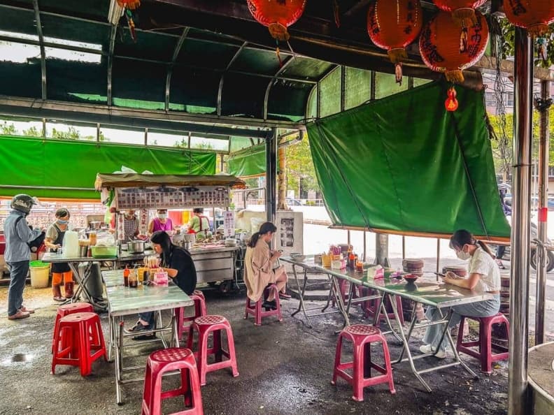 在地人才知廟口早餐!桃園「大碗公豬肝粥」藏土地公廟旁,給料不手軟僅50元 在地人才知廟口早餐!桃園「大碗公豬肝粥」藏土地公廟旁,給料不手軟僅50元