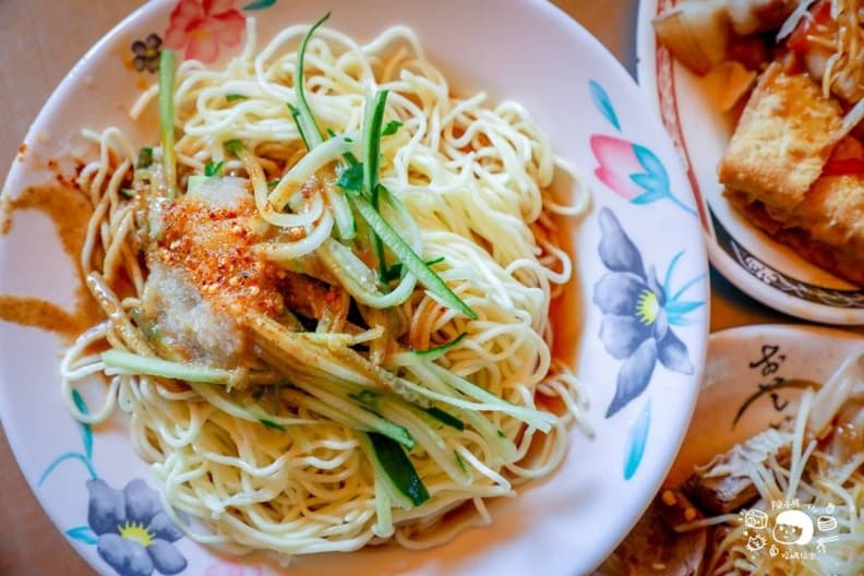 台北小資最愛午餐!銅板價「無名涼麵」大熱天排隊也要吃,內行1次狂掃10盒 台北小資最愛午餐!銅板價「無名涼麵」大熱天排隊也要吃,內行1次狂掃10盒