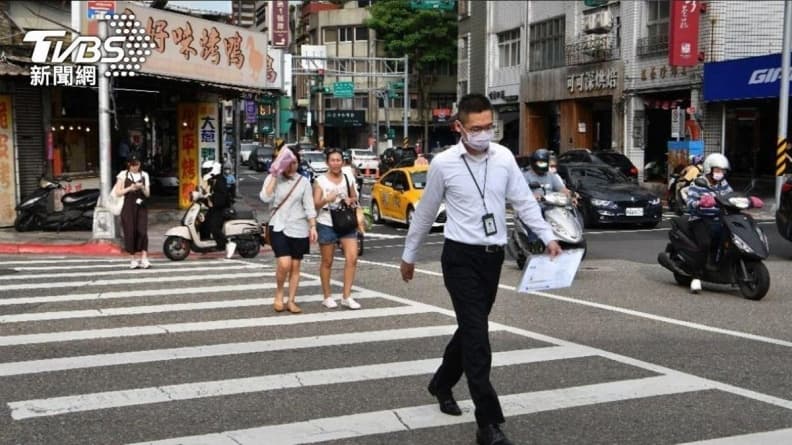 台灣淪行人地獄!網友最有感10大交通亂象,「走斑馬線仍遭車撞」居第4名 台灣淪行人地獄!網友最有感10大交通亂象,「走斑馬線仍遭車撞」居第4名
