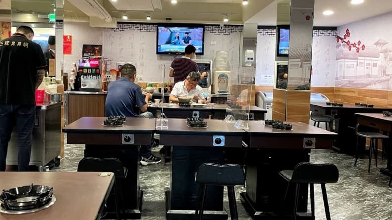 三媽臭臭鍋沒落了?他驚訝用餐時間只剩2、3組客人,內行人曝關鍵2原因 三媽臭臭鍋沒落了?他驚訝用餐時間只剩2、3組客人,內行人曝關鍵2原因
