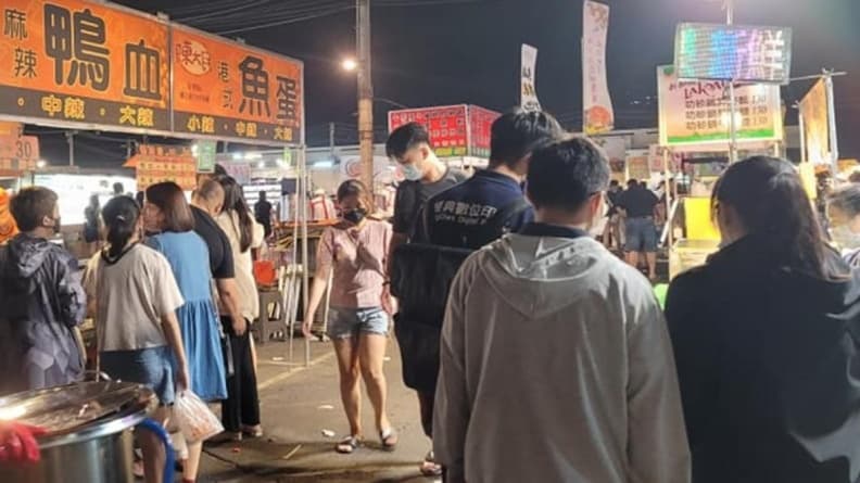 大東夜市一分為二!台南夜市「新口訣」曝,網友傻眼:一邊唸一邊笑到流眼淚 大東夜市一分為二!台南夜市「新口訣」曝,網友傻眼:一邊唸一邊笑到流眼淚