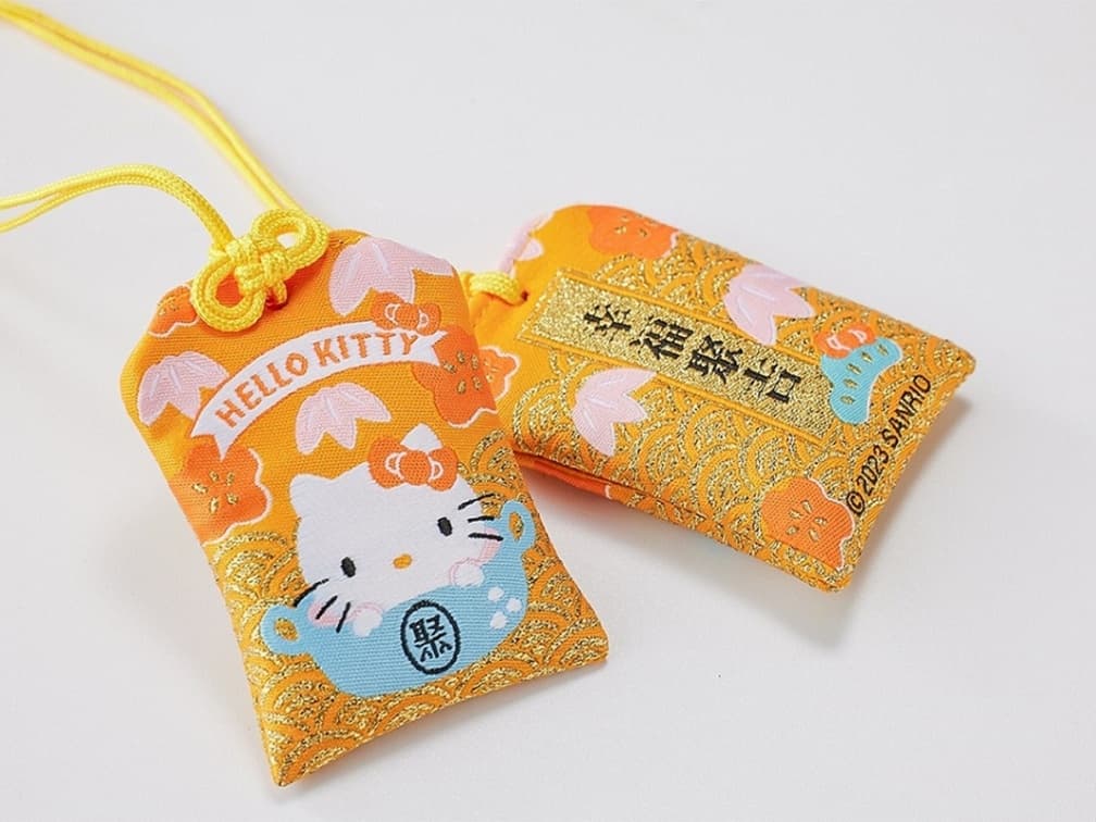 可愛爆擊!王品鍋物「聚」聯名Hello Kitty推「粉紅牛奶鍋」,再送限量御守 可愛爆擊!王品鍋物「聚」聯名Hello Kitty推「粉紅牛奶鍋」,再送限量御守