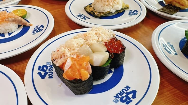 快搶卡娜赫拉束口袋、湯吞杯!「藏壽司」進駐新店裕隆城,連續14天9折優惠 快搶卡娜赫拉束口袋、湯吞杯!「藏壽司」進駐新店裕隆城,連續14天9折優惠