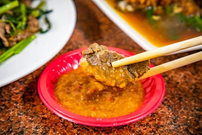 飄香桃園60年!老饕最愛爆量「溫體牛腩鍋」藏巷弄,蝦仁炒飯CP值超高 飄香桃園60年!老饕最愛爆量「溫體牛腩鍋」藏巷弄,蝦仁炒飯CP值超高