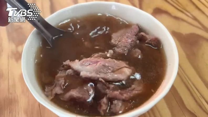 牛肉湯保衛戰!百萬網紅批「台南牛肉湯比不上A5和牛」,網友回嗆「不懂裝懂」 牛肉湯保衛戰!百萬網紅批「台南牛肉湯比不上A5和牛」,網友回嗆「不懂裝懂」