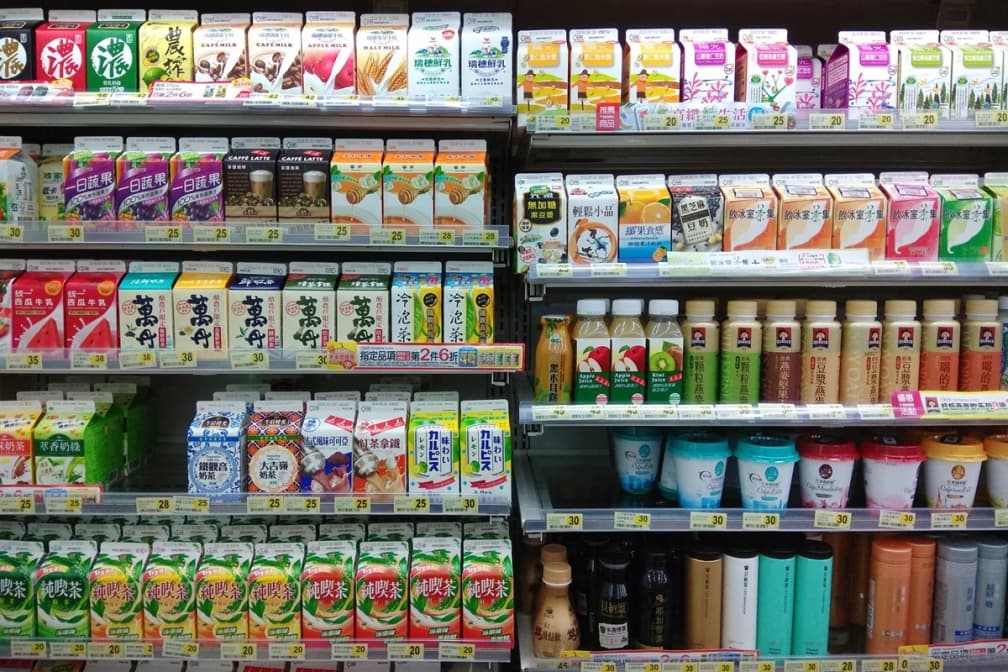 台灣飲料霸主是誰?網友推「它」屹立超商30年,「這系列」最多人從小喝到大 台灣飲料霸主是誰?網友推「它」屹立超商30年,「這系列」最多人從小喝到大