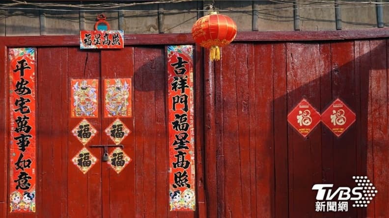 黃色春聯不吉利?專家曝貼春聯9習俗、禁忌,貼錯恐招陰 黃色春聯不吉利?專家曝貼春聯9習俗、禁忌,貼錯恐招陰