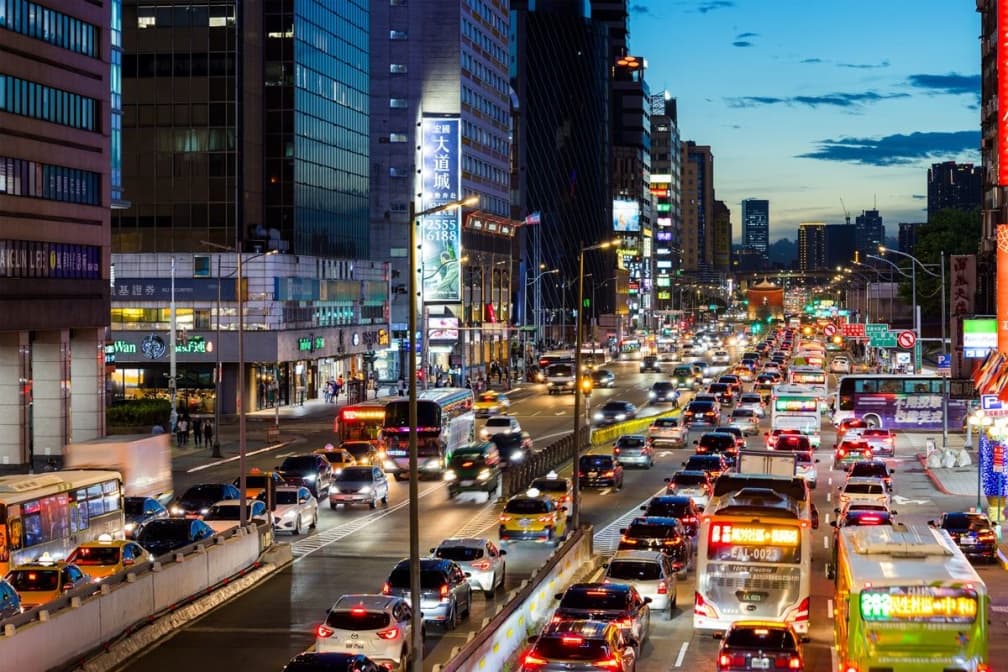 很多開車族不知!進隧道開燈仍被罰4500元,交通事件裁決處曝關鍵原因 很多開車族不知!進隧道開燈仍被罰4500元,交通事件裁決處曝關鍵原因