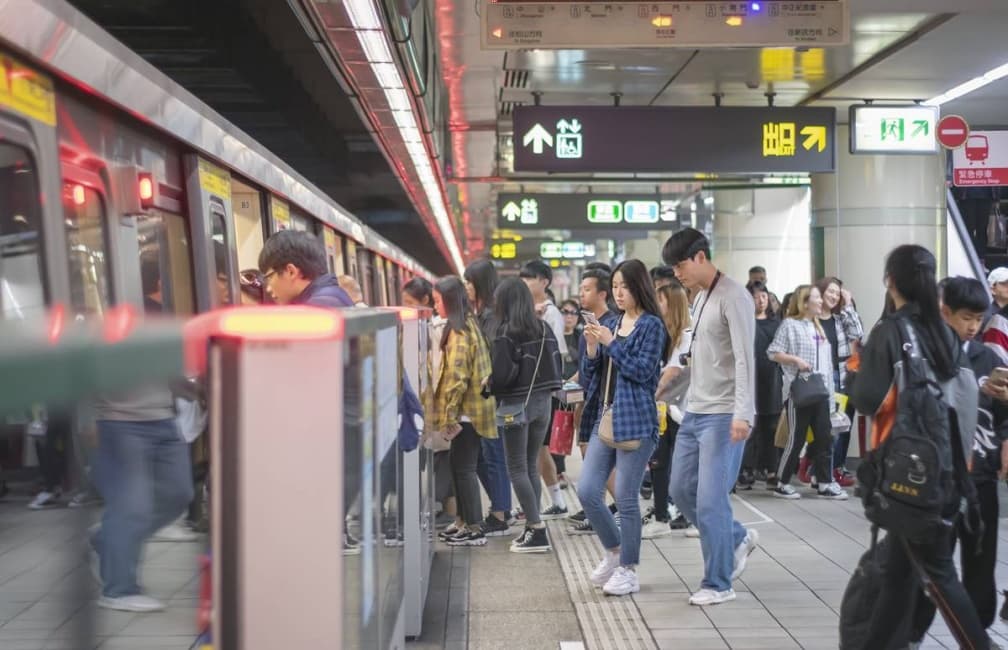 搭捷運千萬別做「這件事」!最高開罰7500元,車站人員加強取締 搭捷運千萬別做「這件事」!最高開罰7500元,車站人員加強取締