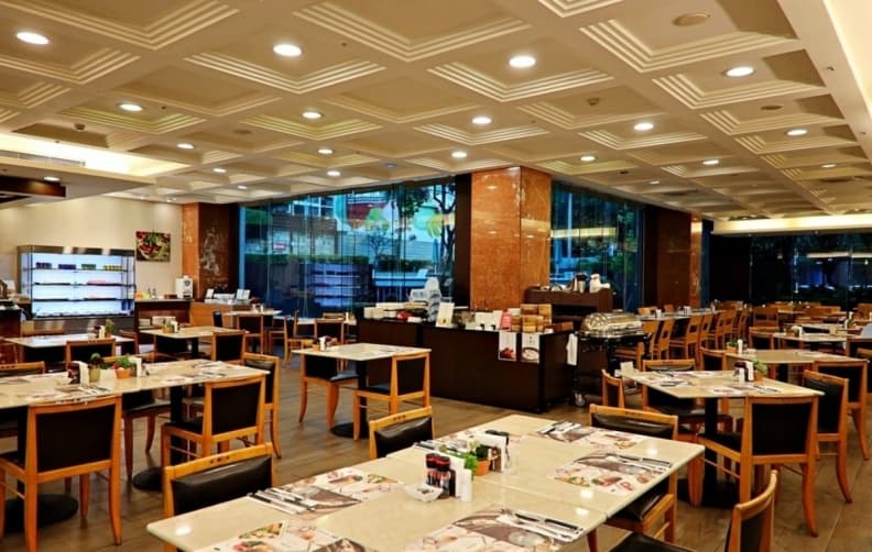 2026台中自助餐Buffet10家攻略:直送海鮮、波士頓龍蝦湯、180度夜景 台中吃到推薦:飽長榮桂冠酒店|咖啡廳自助百匯