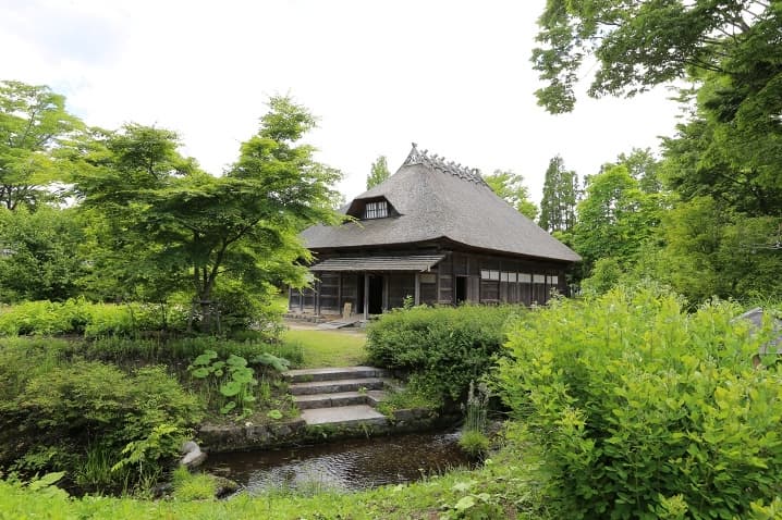 到日本東北宮城縣露營免帶裝備,人到就好! 「陸奧生態營」裡的民俗村,重現東北六縣特色民房,是非常受到家庭客喜愛的文化設施。.jpg