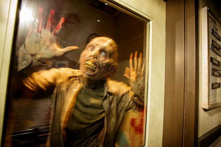 不跑會被吃掉!陰屍路喪屍嚇死人不償命 Walking Dead Attraction_5.jpg