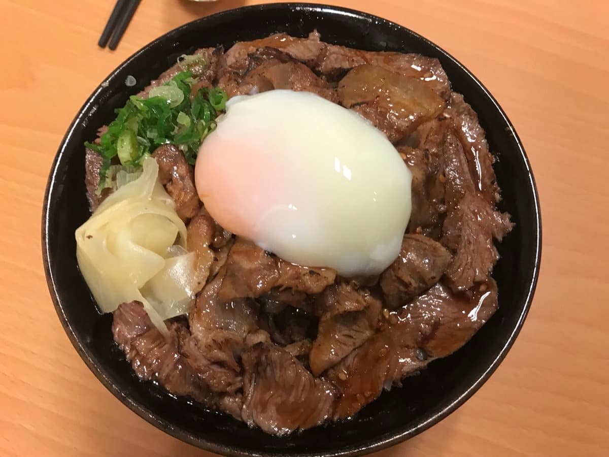 最猛特色丼飯 限定「豪邁牛筋丼」要吃得碰運氣 最猛特色丼飯 限定「豪邁牛筋丼」要吃得碰運氣