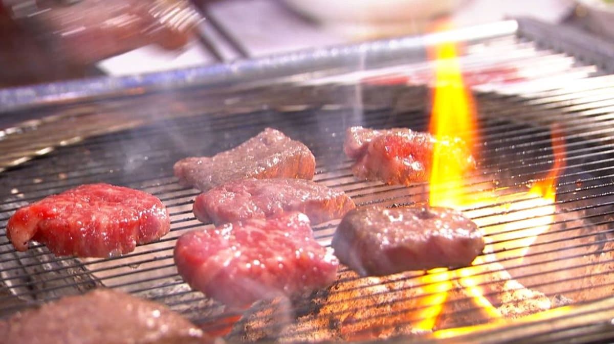 火烤爆汁牛肉、蘑菇!50年老店24小時不打烊 火烤爆汁牛肉、蘑菇!50年老店24小時不打烊