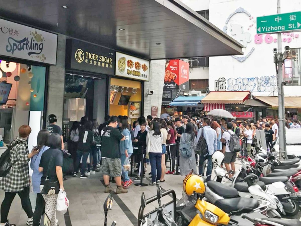 排隊1.5小時才喝得到!打卡新星「紋路系」珍奶在這 排隊1.5小時才喝得到!打卡新星「紋路系」珍奶在這