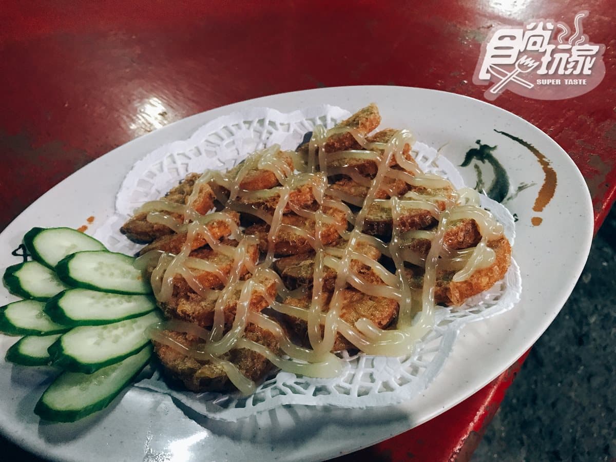 看海吹風吃炭烤 必點「那個魚」泡麵 看海吹風吃炭烤 必點「那個魚」泡麵