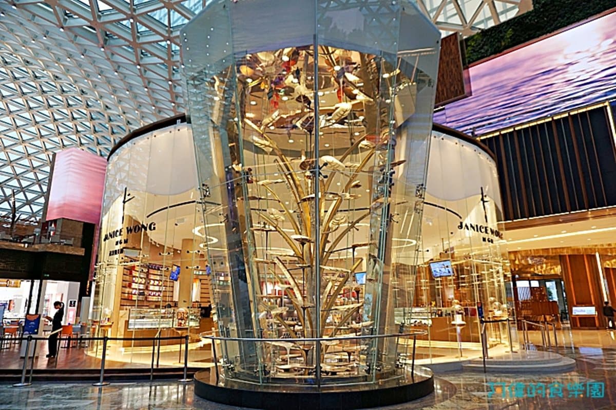 7公尺巧克力噴泉、38噸金獅 這家酒店開幕「奇景」拍不完 7公尺巧克力噴泉、38噸金獅 這家酒店開幕「奇景」拍不完