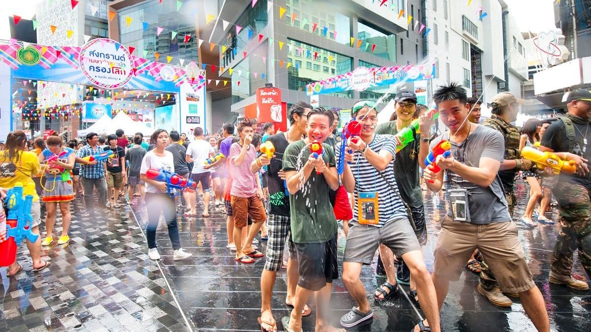 比去墾丁還快!全球最大規模「潑水大戰」準備卡位沒? 比去墾丁還快!全球最大規模「潑水大戰」準備卡位沒?