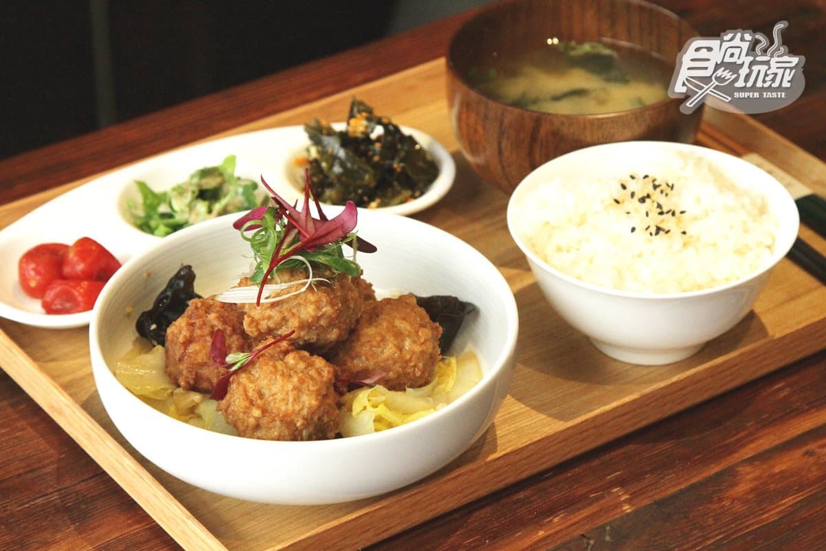 【新開店】最「潮」文藝復興茶館 紅酒杯品茶配「台菜定食」 【新開店】最「潮」文藝復興茶館 紅酒杯品茶配「台菜定食」