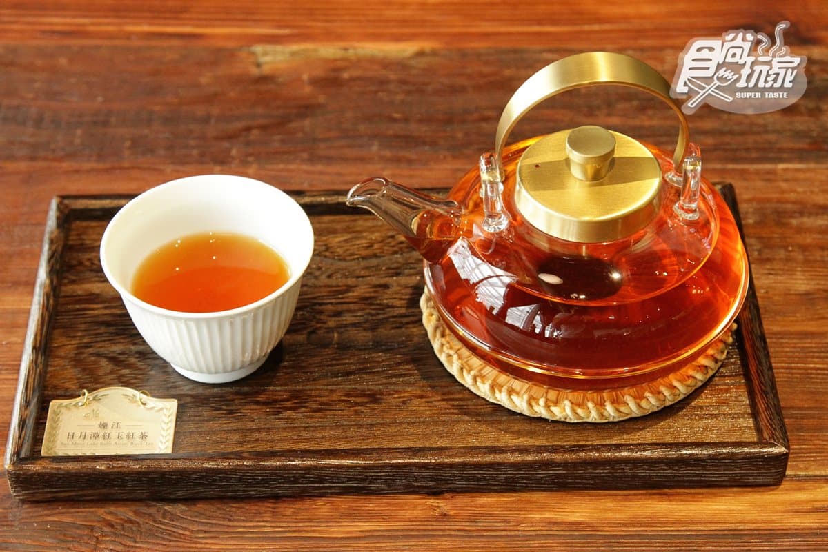 【新開店】最「潮」文藝復興茶館 紅酒杯品茶配「台菜定食」 【新開店】最「潮」文藝復興茶館 紅酒杯品茶配「台菜定食」