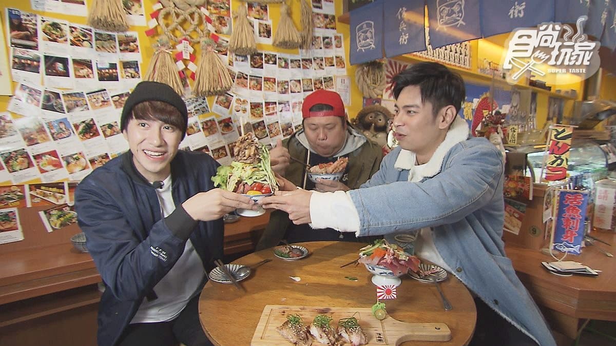 高CP值!超浮誇「天使爆蝦丼」,蟹膏、鮭魚卵、蝦子擺滿放滿堆滿 高CP值!超浮誇「天使爆蝦丼」,蟹膏、鮭魚卵、蝦子擺滿放滿堆滿