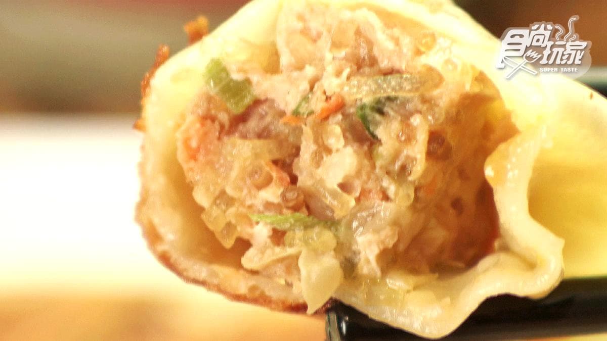 好淘氣的冰花煎餃 臭豆腐、起司、九層塔都在裡面 好淘氣的冰花煎餃 臭豆腐、起司、九層塔都在裡面