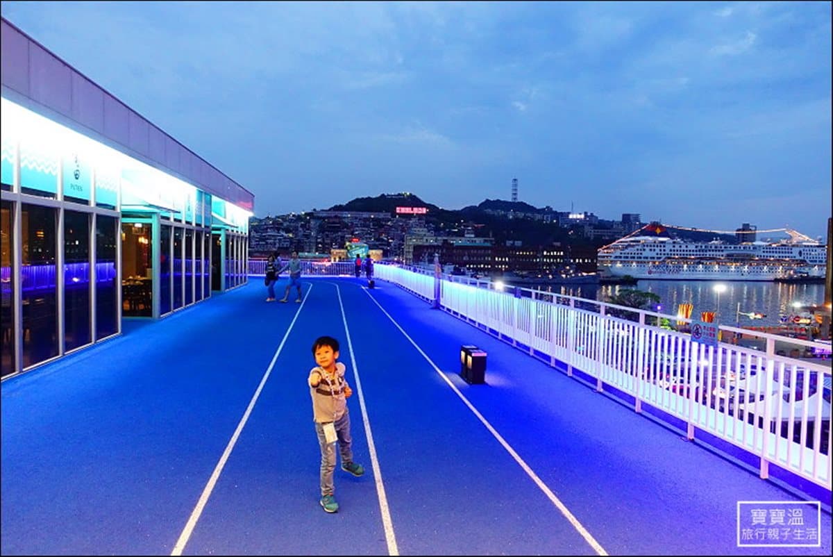 基隆地表最強景點!看郵輪進港、賞超美夜景的「海景空中跑道」 基隆地表最強景點!看郵輪進港、賞超美夜景的「海景空中跑道」