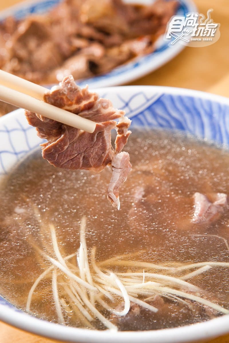 台南人的口袋美食(3)!安平區7家吃貨指定:獨門紅麴牛肉羹、飯店級當歸鴨麵線、日賣百斤蚵捲 台南人的口袋美食(3)!安平區7家吃貨指定:獨門紅麴牛肉羹、飯店級當歸鴨麵線、日賣百斤蚵捲