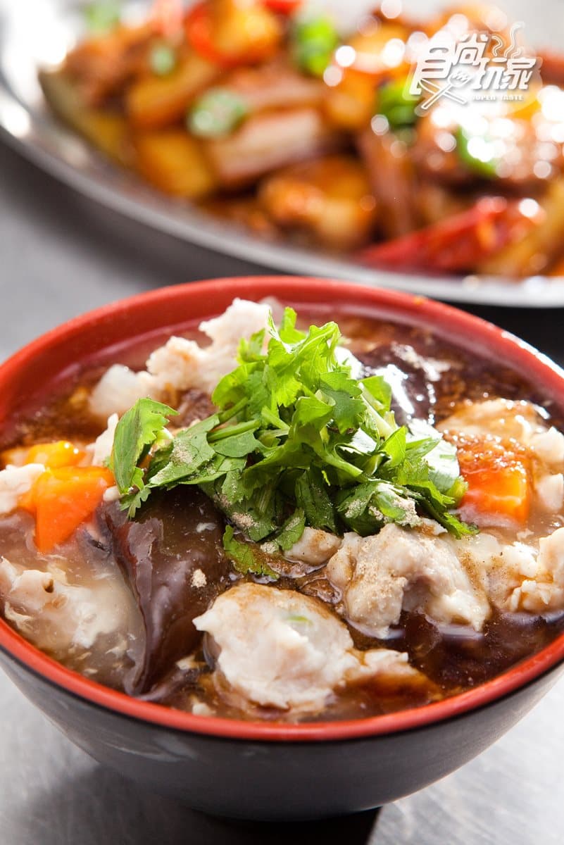 台南人的口袋美食(3)!安平區7家吃貨指定:獨門紅麴牛肉羹、飯店級當歸鴨麵線、日賣百斤蚵捲 台南人的口袋美食(3)!安平區7家吃貨指定:獨門紅麴牛肉羹、飯店級當歸鴨麵線、日賣百斤蚵捲